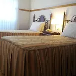 Laurus Hotel 2*